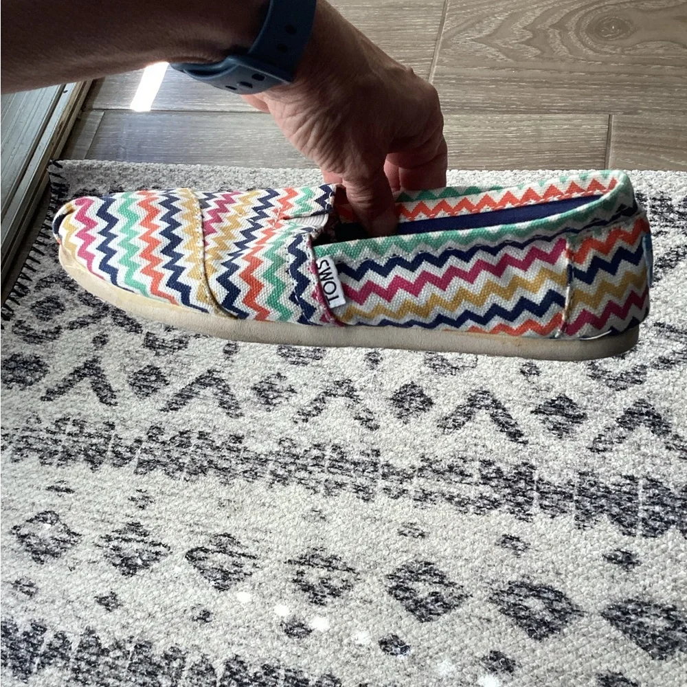 Tom’s Shoes Jonathan Adler Slip On Flats Size 7.5